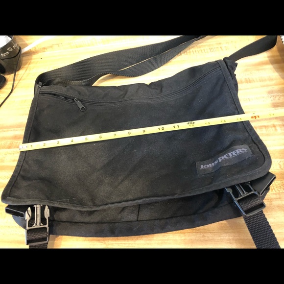John Peters Unisex Messenger Bag, Black. - Picture 3 of 10